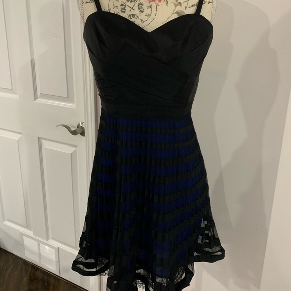 Gorgeous bcbg cocktail dress! - Picture 3 of 8